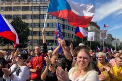 Lidé na protivládní demonstraci v září roku 2022 na pražském Václavském náměstí.