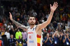 Španělský basketbalista Juancho Hernangómez slaví zlato na ME 2022