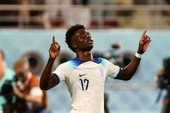 Bukayo Saka slaví gól v zápase MS 2022 Anglie - Írán