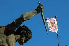 Pražský hrad Pravda vítězí vlajka standarta