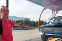 Ruský automobilový průmysl je kvůli sankcím v krizi. Místní ale na sovětská auta nedají dopustit