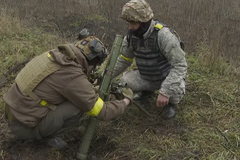 Vyostřené boje v Doněcké oblasti. Rusové využívají převahu, Ukrajinci zbraně ze Západu