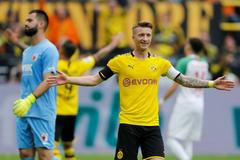 fotbal, německá liga 2019/2020, Dortmund - Augsburg. Tomáš Koubek inkasoval, Marco Reus slaví