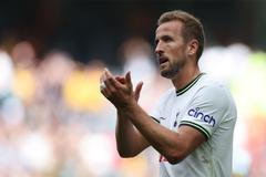 Harry Kane z Tottenhamu slaví gól v síti Wolverhamptonu