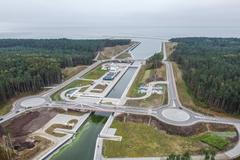 Polský prezident Andrzej Duda v sobotu slavnostně otevřel novou vodní cestu přes Viselskou kosu v Baltském moři.