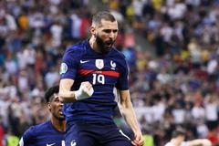 ME ve fotbale 2021, Francie - Švýcarsko: Karim Benzema oslavuje gól