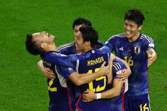 Japonci slaví gól v osmifinále MS 2022 Japonsko - Chorvatsko