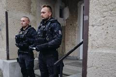 Policisté v úterý prověřovali nájemníky desítek bytů v Nováčkově ulici v Brně.