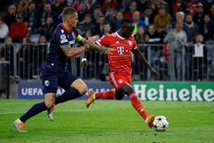 Liga mistrů 2022/23, Bayern - Plzeň: Sadio Mané střílí přes Lukáše Hejdu gól na 3:0