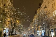 Praha vánočně a mrhavě osvětlená 4