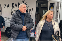 Kde máme toho senátora? sháněl Babiš před seniory kandidáta ANO