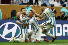 Finále MS ve fotbale 2022, Argentina - Francie: Argentinci slaví gól na 3:2.