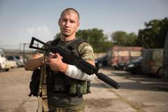 Vesnice Lockyne, fronta, Ukrajina, ukrajinci, válka na Ukrajině, Oděská oblast, voják, samopal