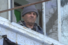 Rozbitá okna, nedostatek léků a zima. Obyvatelé Chersonu po okupaci bojují o život