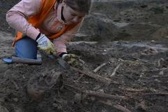 V pražském Karlíně odkrývají masové hroby: Šlo o desítky tisíc vojáků, říká Vyšohlíd