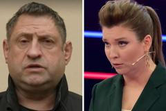 "Ztrácíme obrovské množství lidí," prohlásil ruský reportér Alexander Sladkov ve státní TV