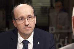 Výpadky léků jsou největší za 30 let. Situace by se měla zlepšit do Vánoc, říká Krebs