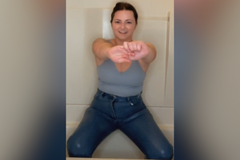 Upnuté džíny? TikTokerka vymyslela, jak je zvětšit o dvě velikosti