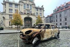 Ohořelé vraky z Ukrajiny instalace Signal Velčovský