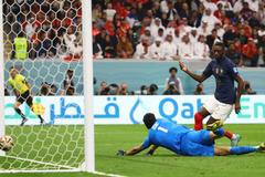 Randal Kolo Muani dává gól v semifinále MS 2022 Francie - Maroko