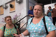 Žádné jídlo ani léky, všude ruské vlajky. Evakuovaní popisují situaci v Chersonu