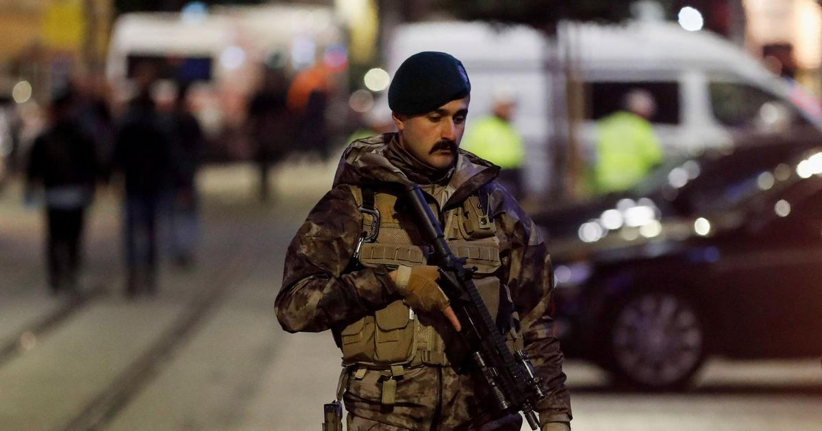 Masivní zásah v Turecku mířil na údajné struktury Islámského státu