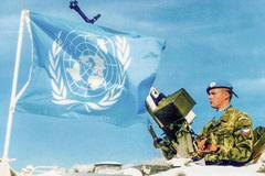 Foto: V jednotkách UNPROFOR vyrostli Česku lídři. Vyznamenání převzali po 30 letech