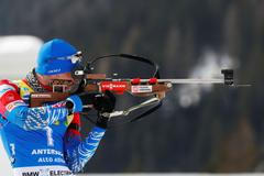 Ruský biatlonista Alexander Loginov na MS 2020