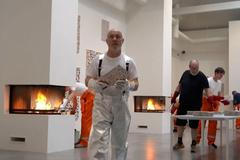 Britský umělec Damien Hirst pálil svá fyzická díla. Lidé zvolili jejich digitální formu