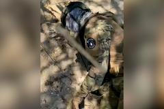 Ukrajinci ve videu předstírali, že jsou mrtví, aby oklamali svého protivníka