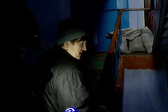 Bomba v lednici a venku miny. Ruští vojáci Ukrajincům zničili jejich domovy