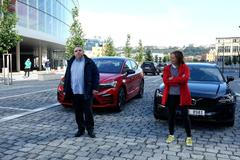 Test hlasového ovládání automobilů - Google vs. Laura