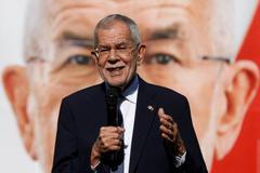 Alexander Van der Bellen.