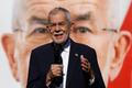 Alexander Van der Bellen.