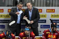 Josef Jandač a Miloslav Hořava na střídačce hokejové Sparty