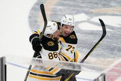 David Pastrňák a Charlie McAvoy