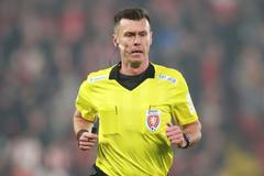 Rozhodčí Pavel Franěk v zápase 13. kola F:L Slavia - Plzeň