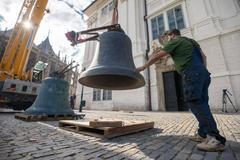 Kutná Hora, vrácení zvony Michal a Ludvík, bývala jezuitská kolej, GASK