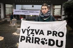 Greenpeace protest před Ministerstvem životního prostředí proti kácení lesů