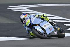 Filip Salač na motocyklu Moto2 týmu Gresini Racing při VC Británie 2022