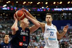 basketbal, ME 2022, Česko - Srbsko, Nikola Jokič, Tomáš Kyzlink