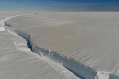 Na Antarktidě se odlomila obří kra. Má rozlohu třikrát větší než Praha