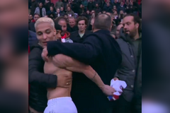 Krádež v přímém přenosu. Takhle fotbalista Antony přišel o dres