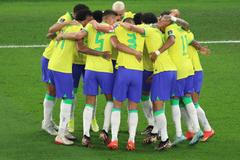 Brazilci slaví gól v osmifinále MS 2022 Brazílie - Jižní Korea