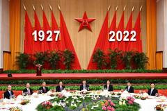 Oslava výročí čínské komunistické armády.