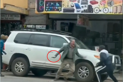 Odvážný muž zachránil auto i rodinu. Na zloděje zaútočil nožem