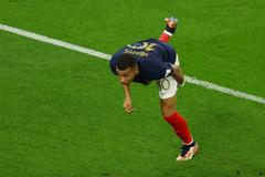 Kylian Mbappé slaví gól v osmifinále MS 2022 Francie - Polsko