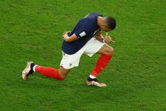 Kylian Mbappé slaví gól v osmifinále MS 2022 Francie - Polsko