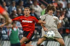 Carles Puyol v zápase Barcelony proti Púchovu v září 2003