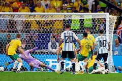 Lionel Messi dává gól v osmifinále MS 2022 Argentina - Austrálie